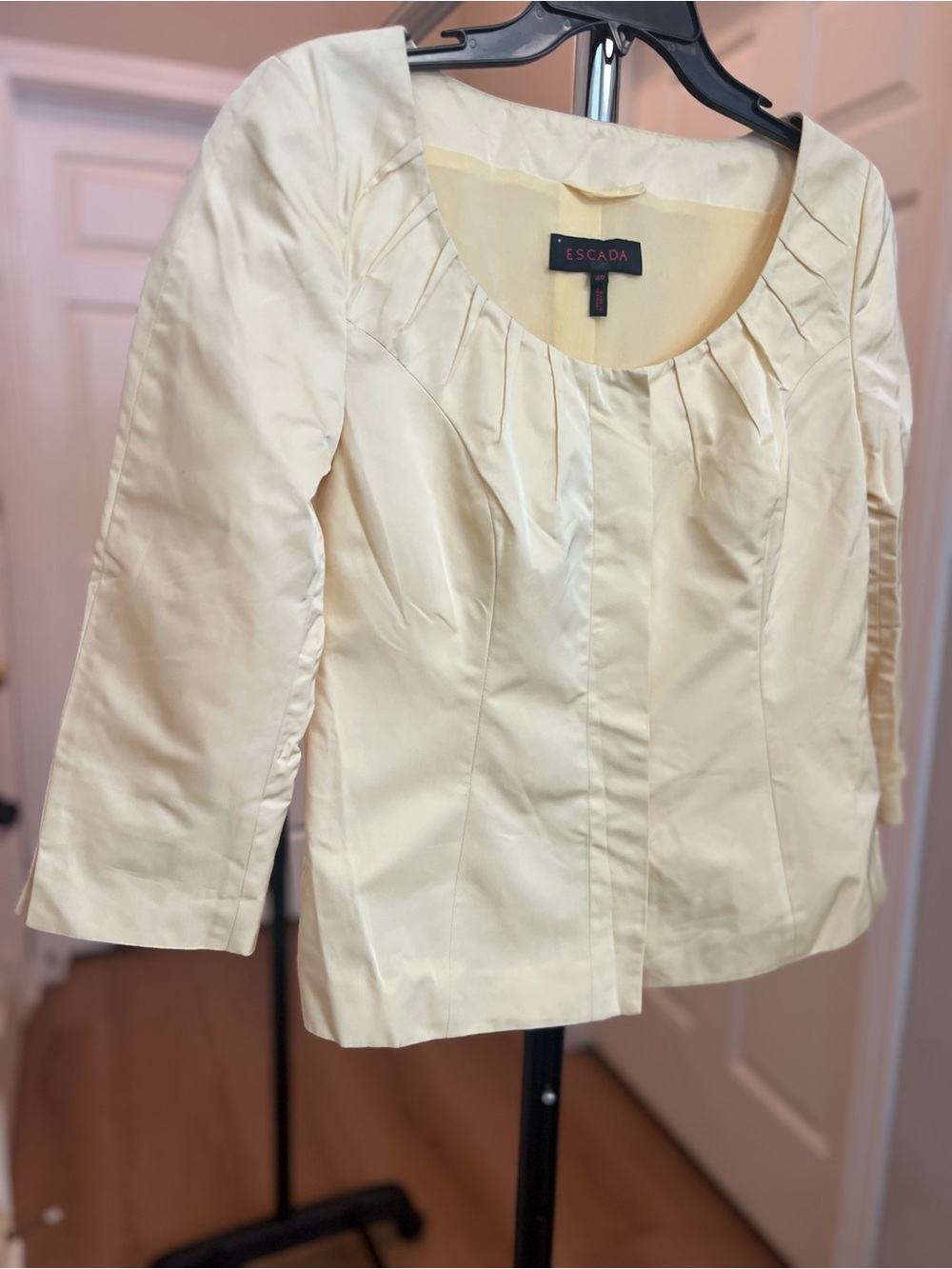 NWT - Escada Pale Yellow Scoop-Neck Tailored Women's Blouse - Picture 2 of 8